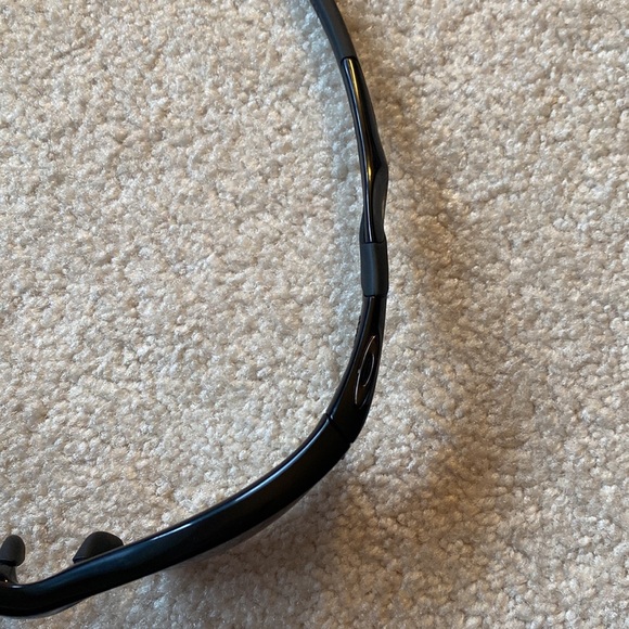 NWOT Oakley Sunglasses with Case - Picture 11 of 11